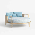 Runde Tagesliege aus Holz mit blauem Stoff
